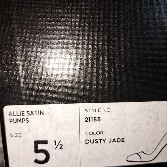 ***SOLD*** j. Crew Emerald Green Pumps - Picture 4 of 4